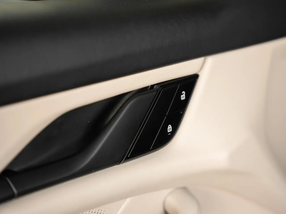 Porsche Taycan - foto 18