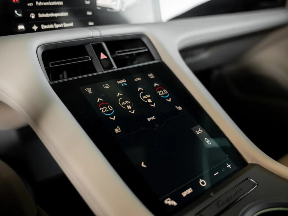 Porsche Taycan - foto 11