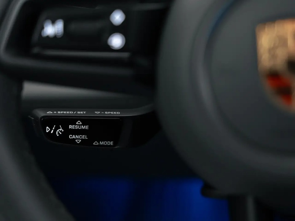 Porsche Taycan - foto 12