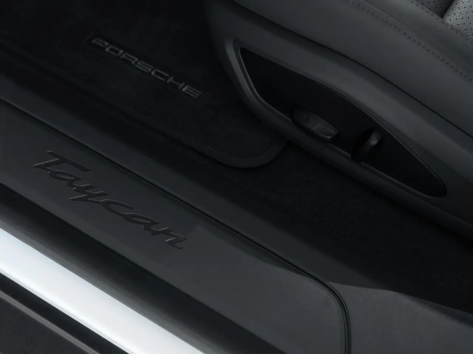 Porsche Taycan - foto 22