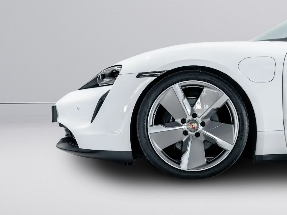 Porsche Taycan - foto 27