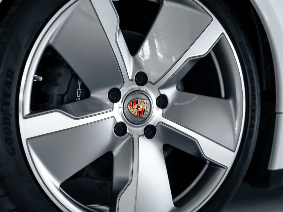 Porsche Taycan - foto 28