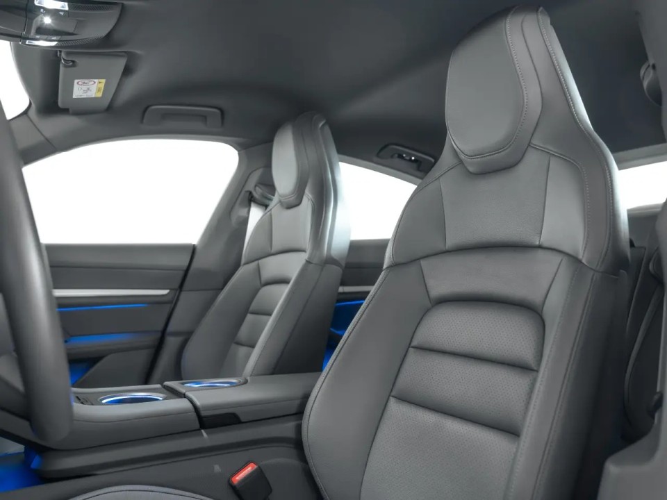 Porsche Taycan - foto 11