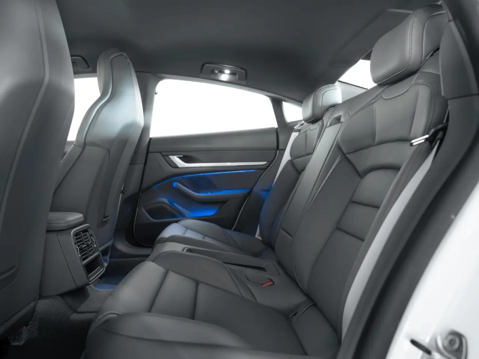 Porsche Taycan - foto 19