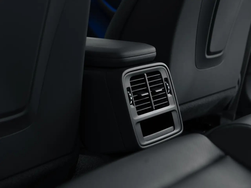 Porsche Taycan - foto 18