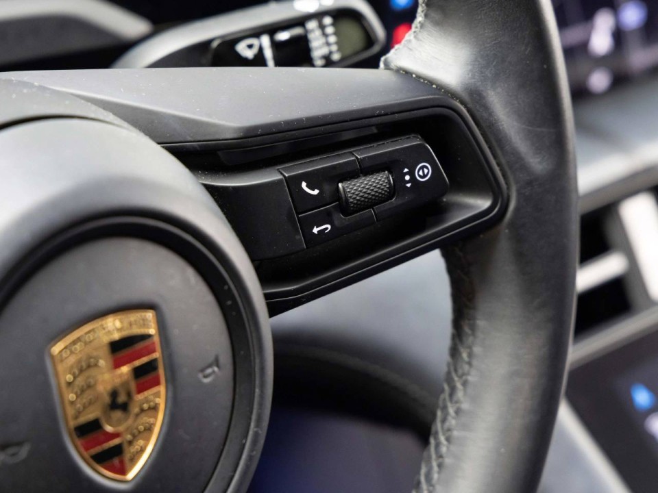Porsche Taycan - foto 16
