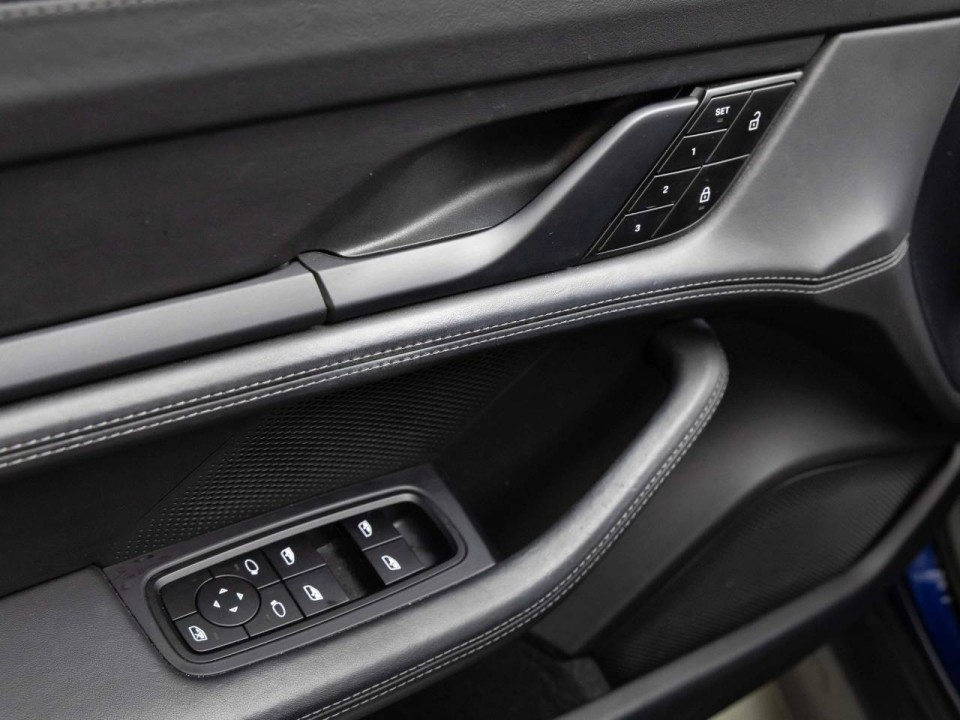 Porsche Taycan - foto 17