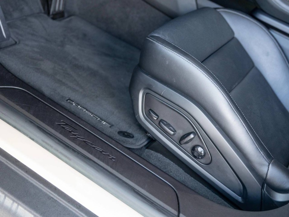 Porsche Taycan - foto 17