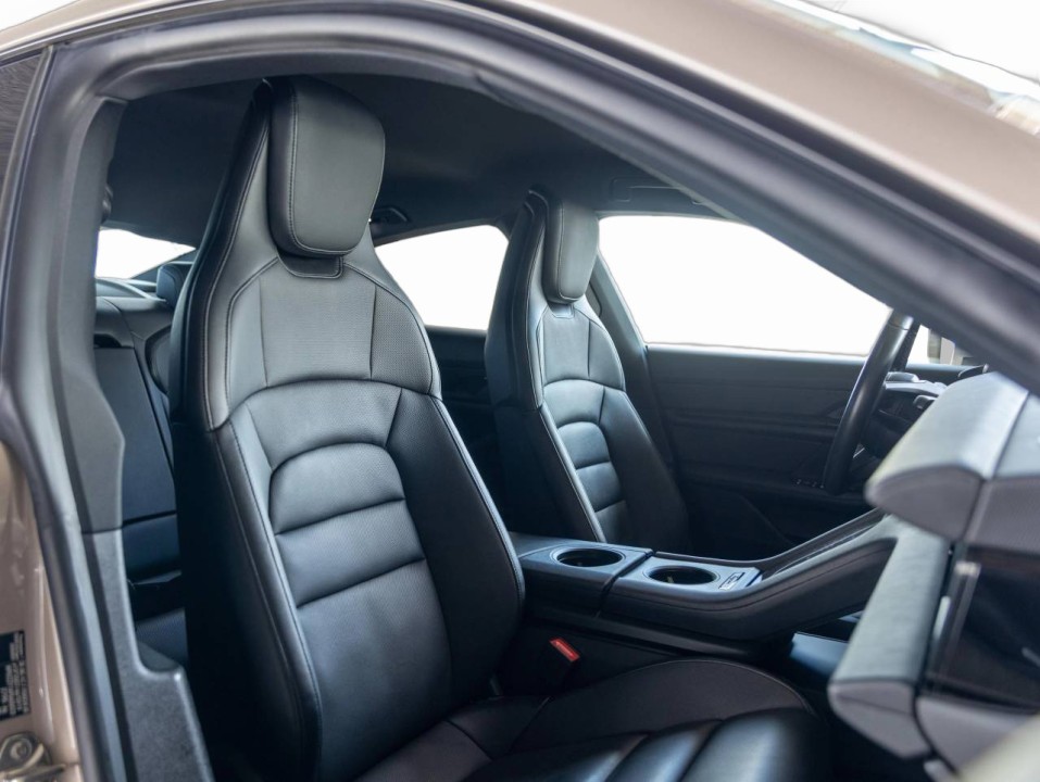Porsche Taycan - foto 12