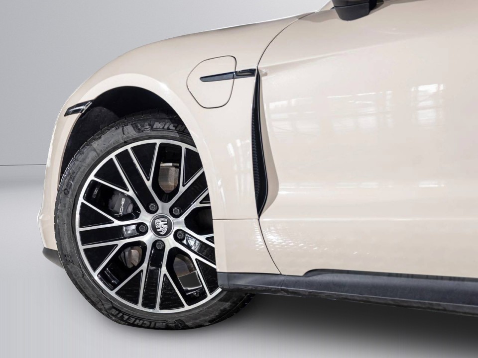 Porsche Taycan - foto 35