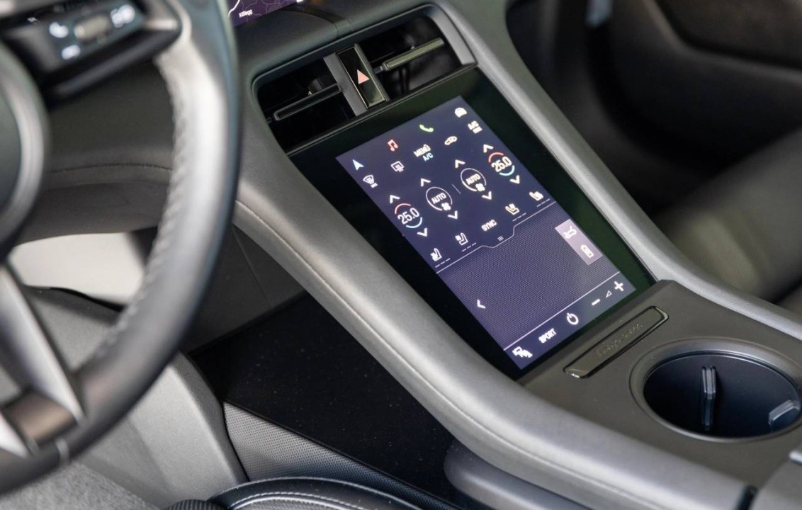 Porsche Taycan - foto 18