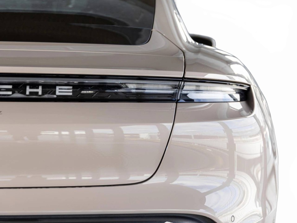 Porsche Taycan - foto 32