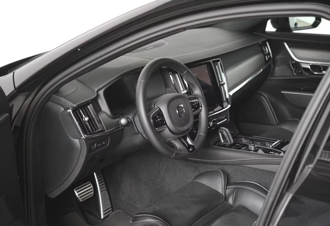 Volvo S90 T8 Recharge AWD R-Design (5)