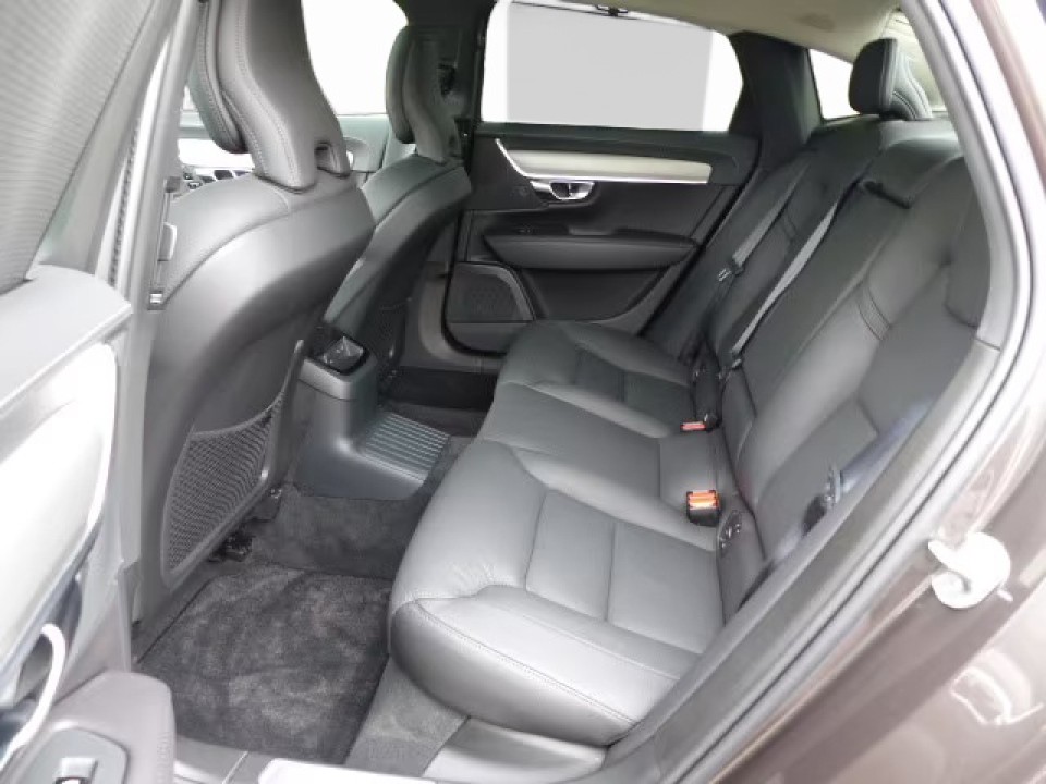 Volvo S90 T8 Recharge AWD Plus Dark (5)