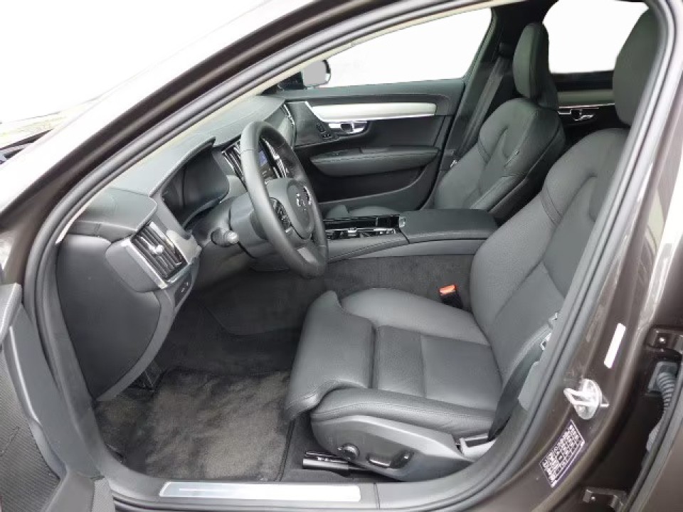 Volvo S90 T8 Recharge AWD Plus Dark (4)