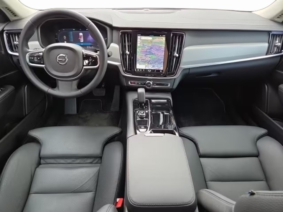 Volvo S90 T8 Recharge AWD Plus Dark (5)