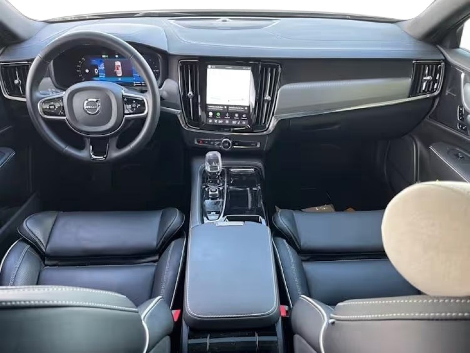 Volvo S90 T8 Recharge AWD Plus Dark (5)