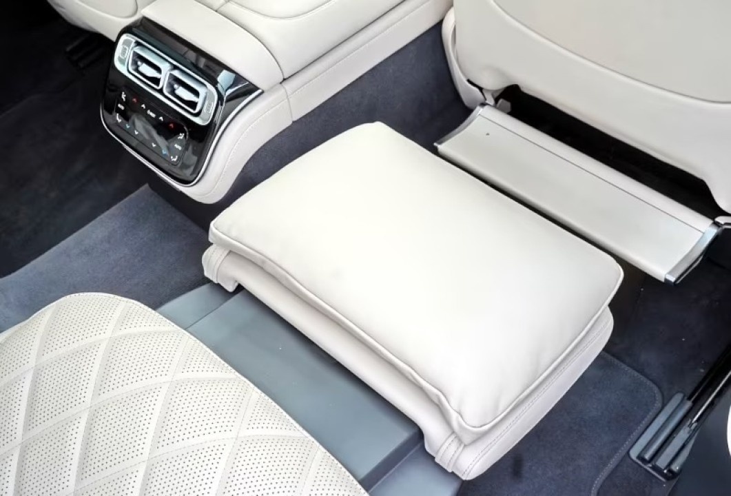 Mercedes-Benz S Maybach 580e AMG - foto 12