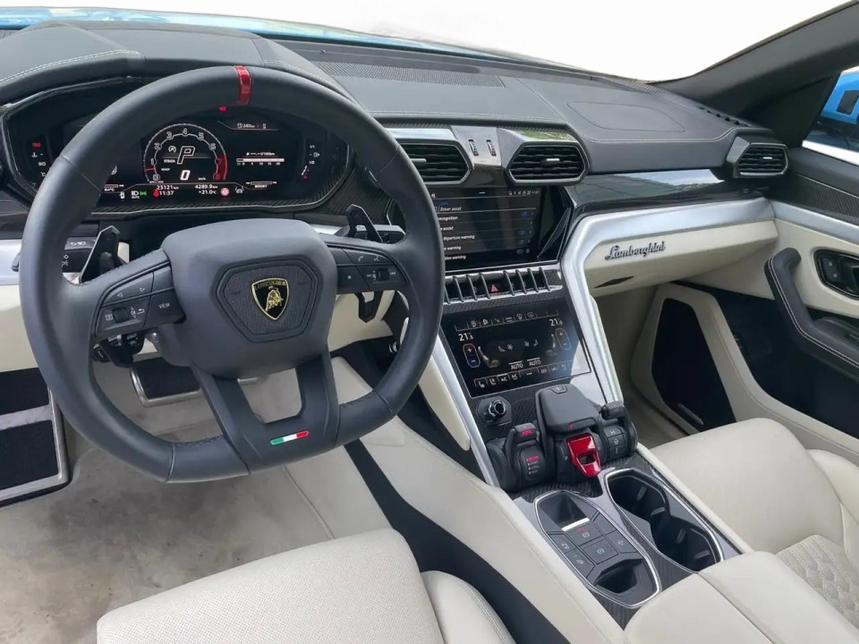 Lamborghini URUS (5)