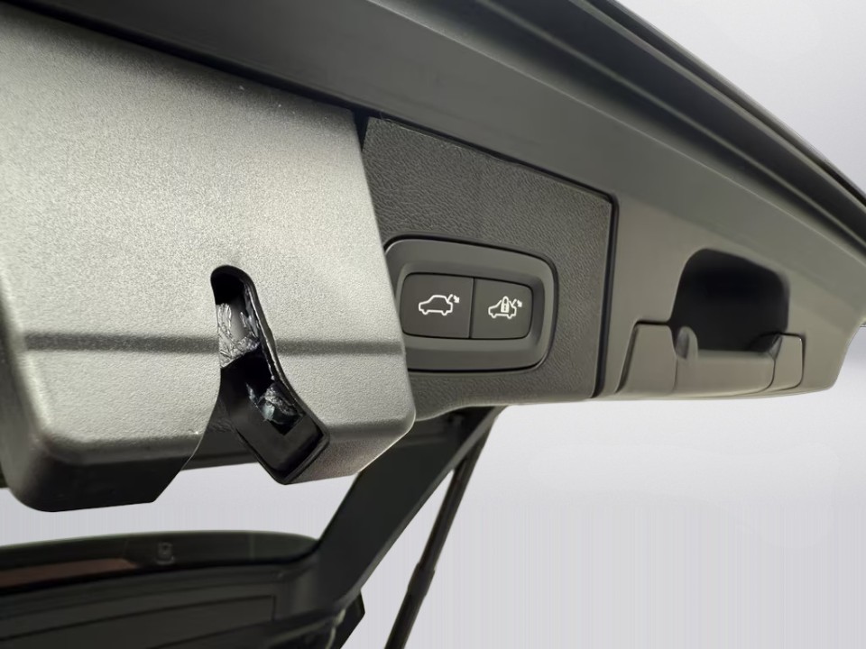 Volvo XC 60 B5 Ultra Dark - foto 25