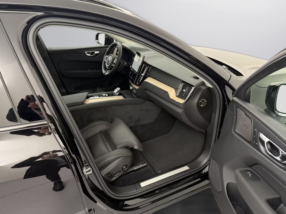 Volvo XC 60 B5 Ultra Dark - foto 12