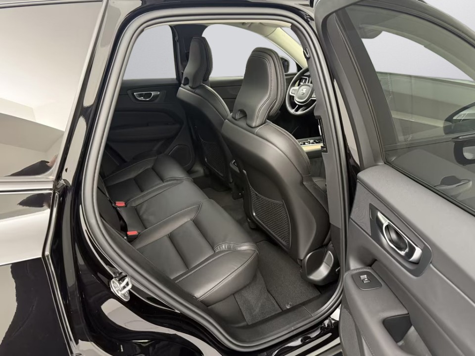 Volvo XC 60 B5 Ultra Dark - foto 11