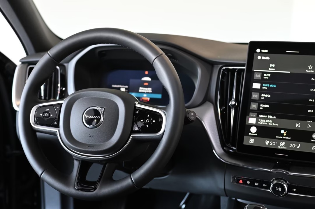 Volvo XC 60 Plus Black Edition - foto 9