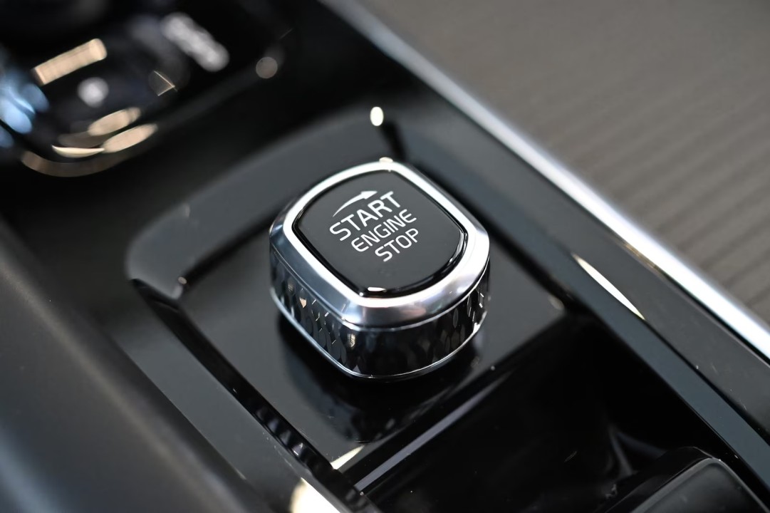 Volvo XC 60 Plus Black Edition - foto 16