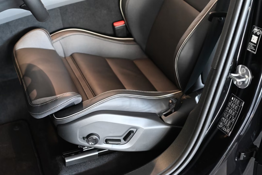 Volvo XC 60 Plus Black Edition - foto 27