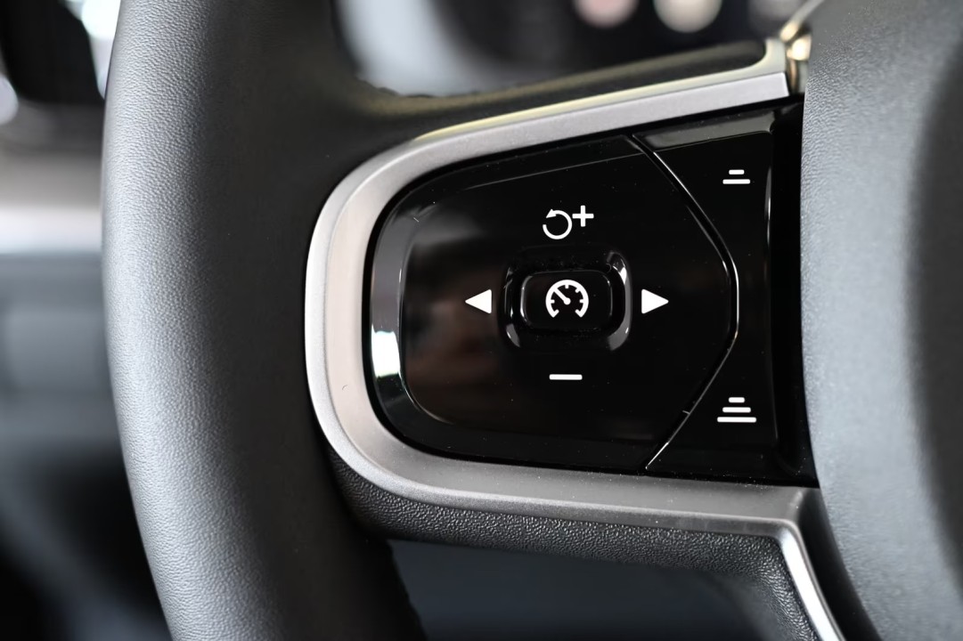 Volvo XC 60 Plus Black Edition - foto 13