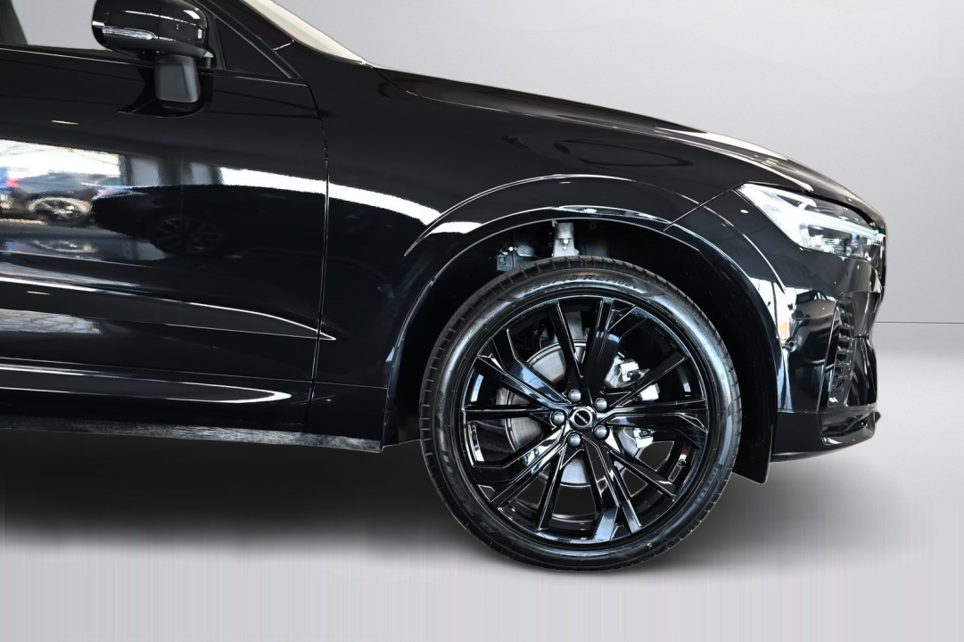 Volvo XC 60 Plus Black Edition - foto 29
