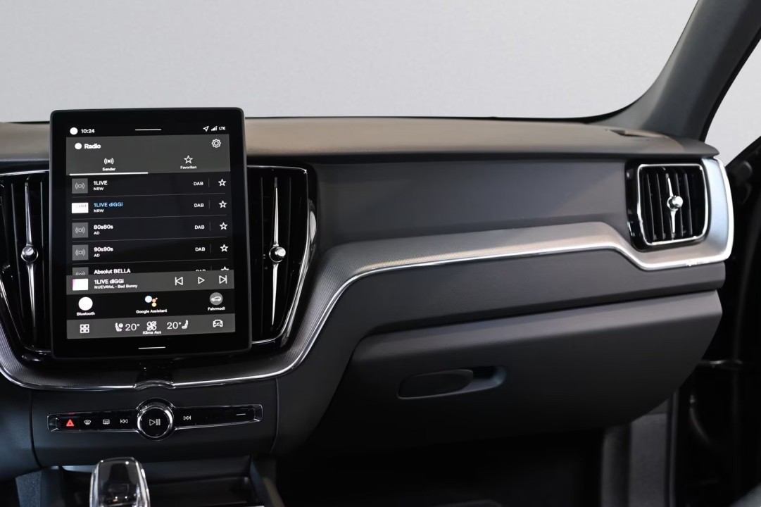 Volvo XC 60 Plus Black Edition - foto 18