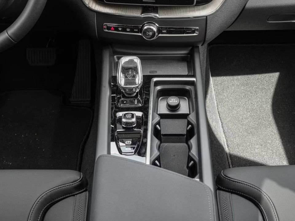 Volvo XC 60 Plus Dark AWD B5 - foto 13