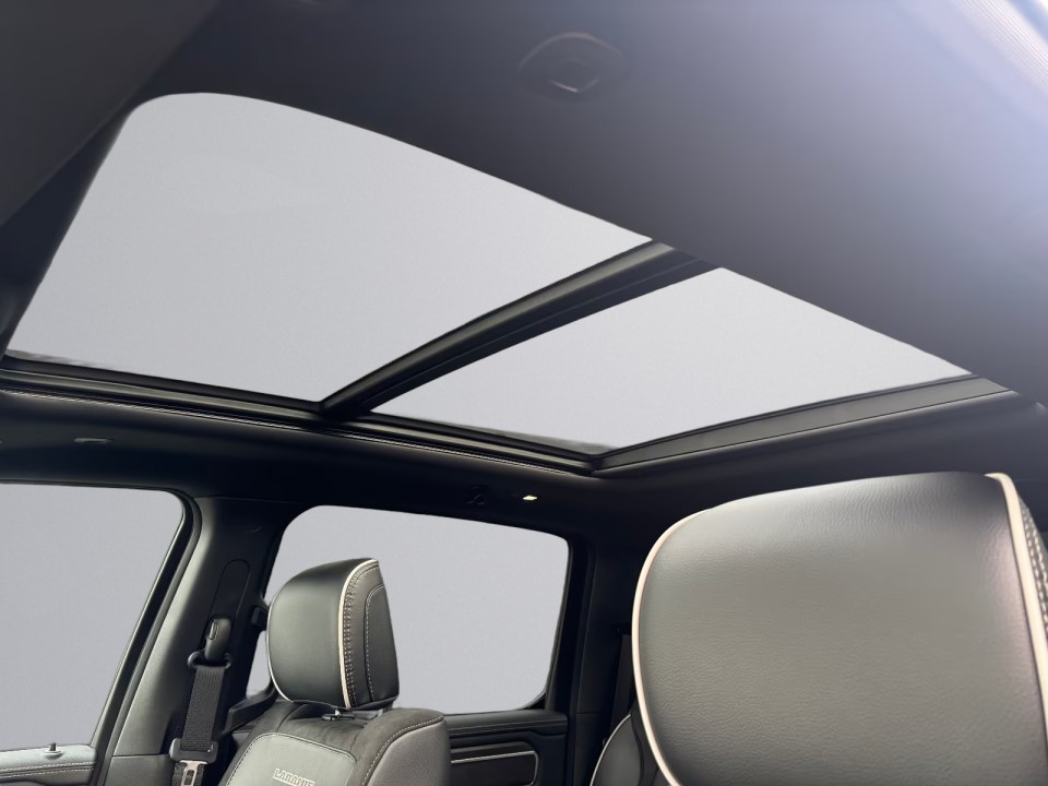 Dodge RAM 1500 Laramie Sport - foto 14