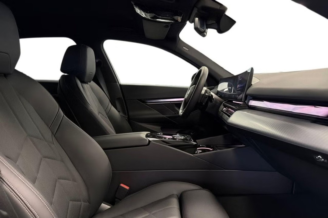 BMW Seria 5 xDrive530e M-Sport - foto 12