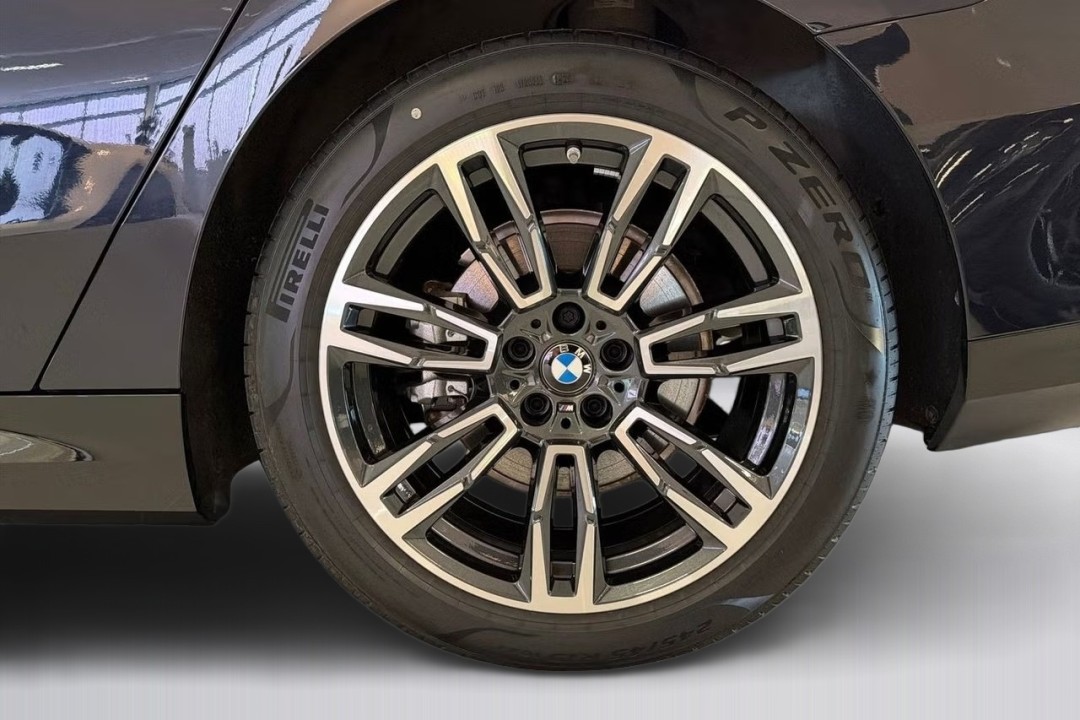 BMW Seria 5 xDrive530e M-Sport - foto 17