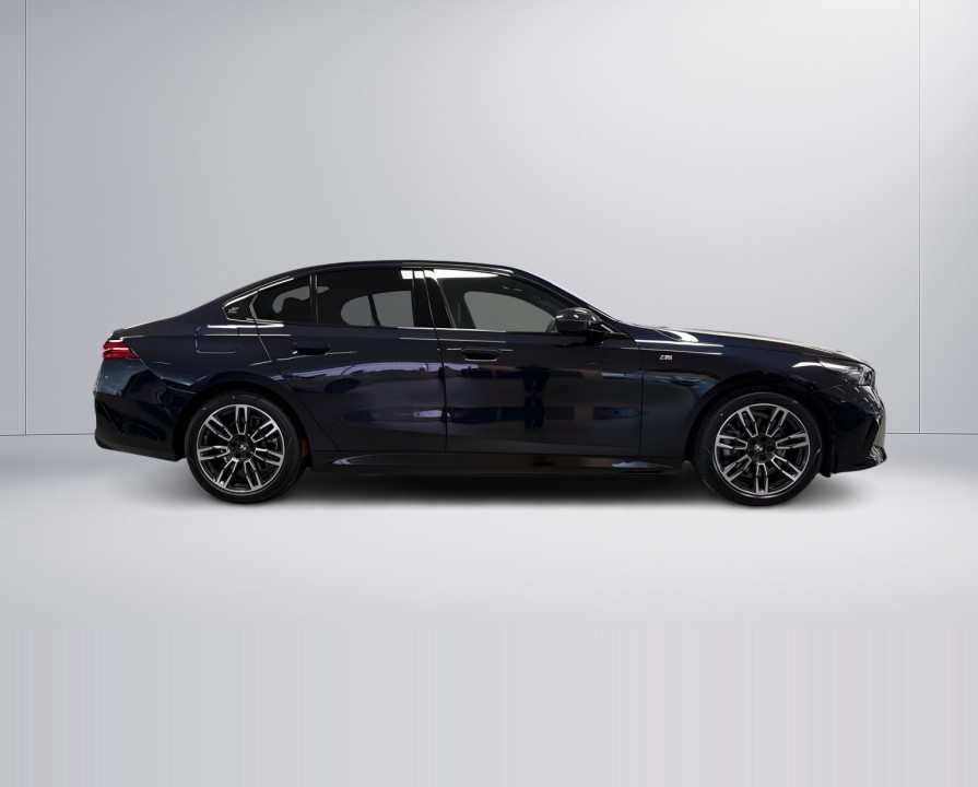 BMW Seria 5 xDrive530e M-Sport (2)