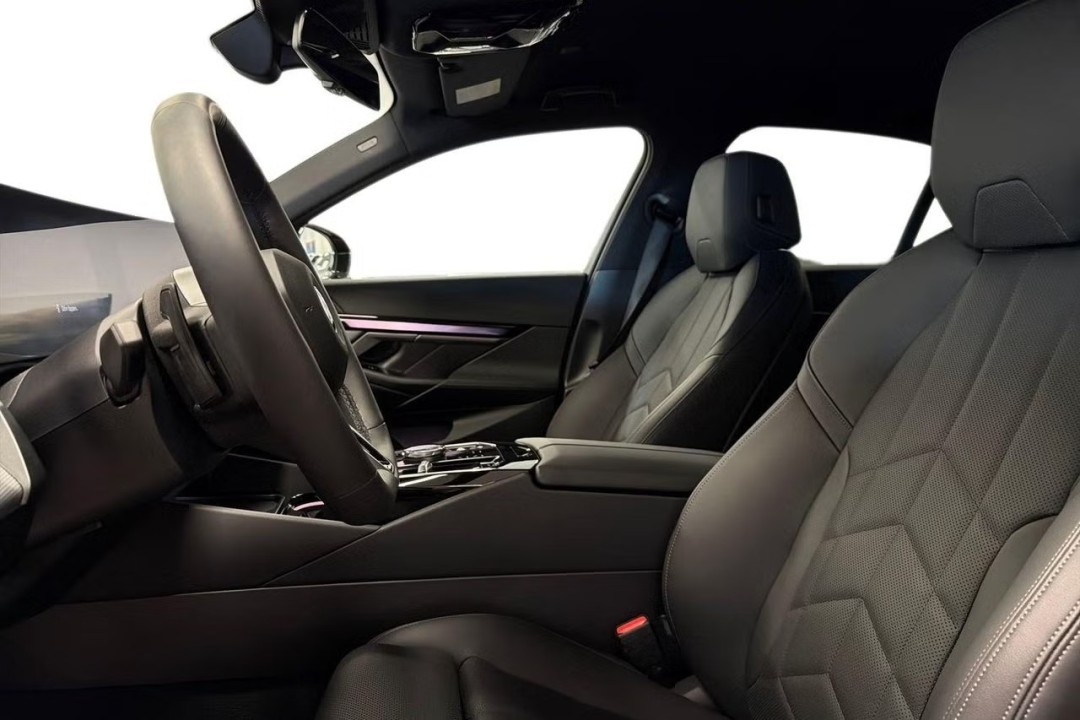 BMW Seria 5 xDrive530e M-Sport - foto 11