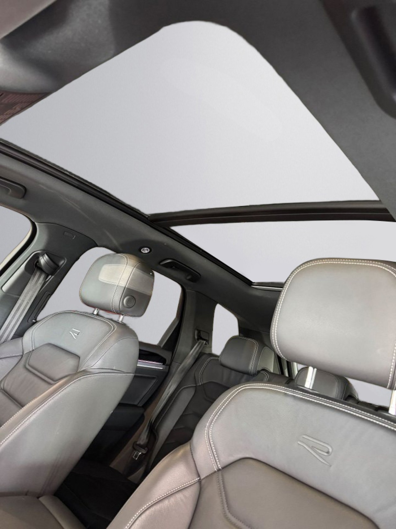 Volkswagen Touareg - foto 11