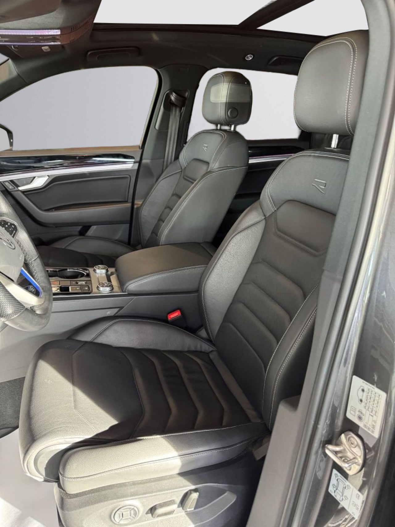 Volkswagen Touareg - foto 6