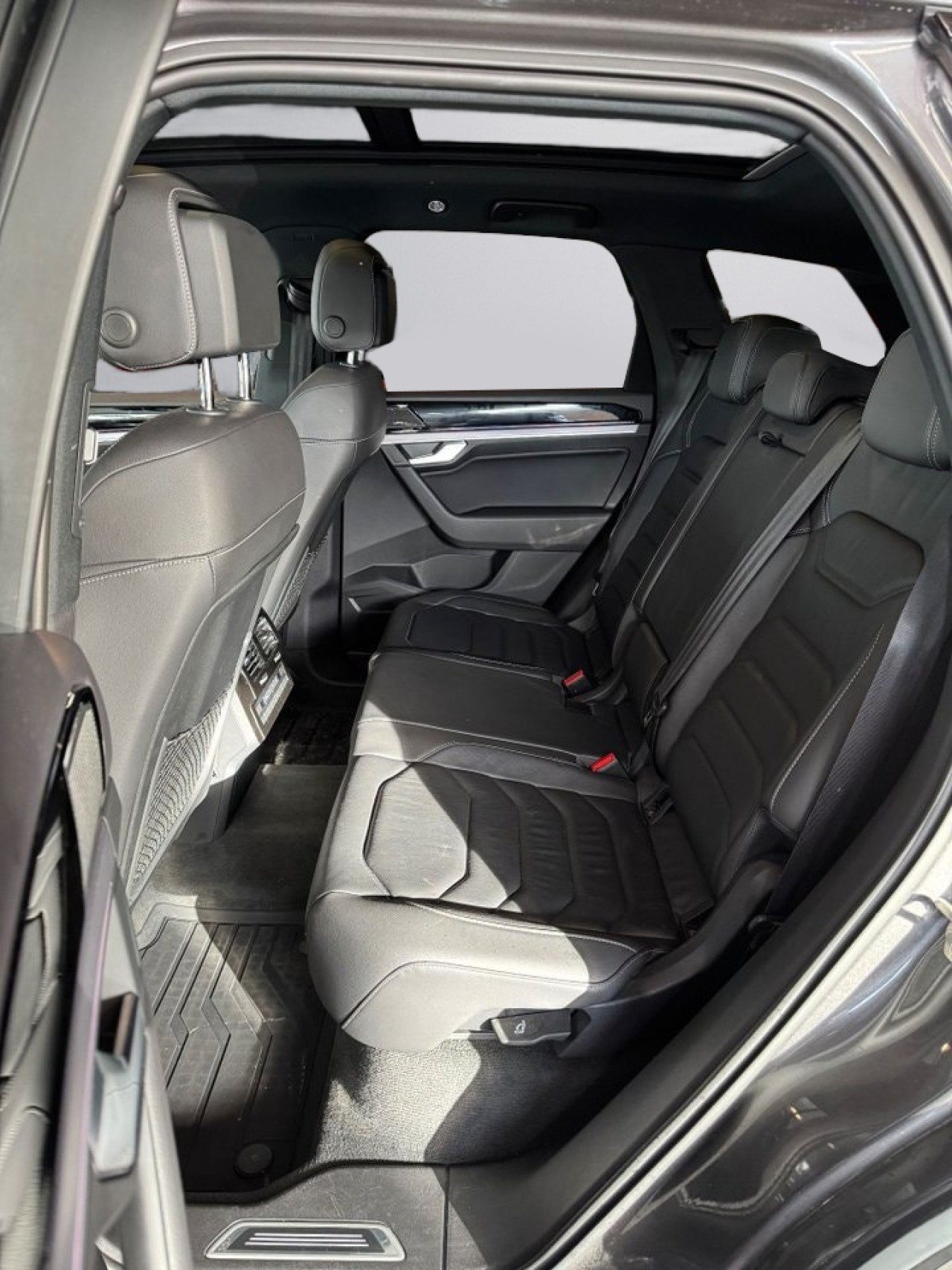 Volkswagen Touareg - foto 7