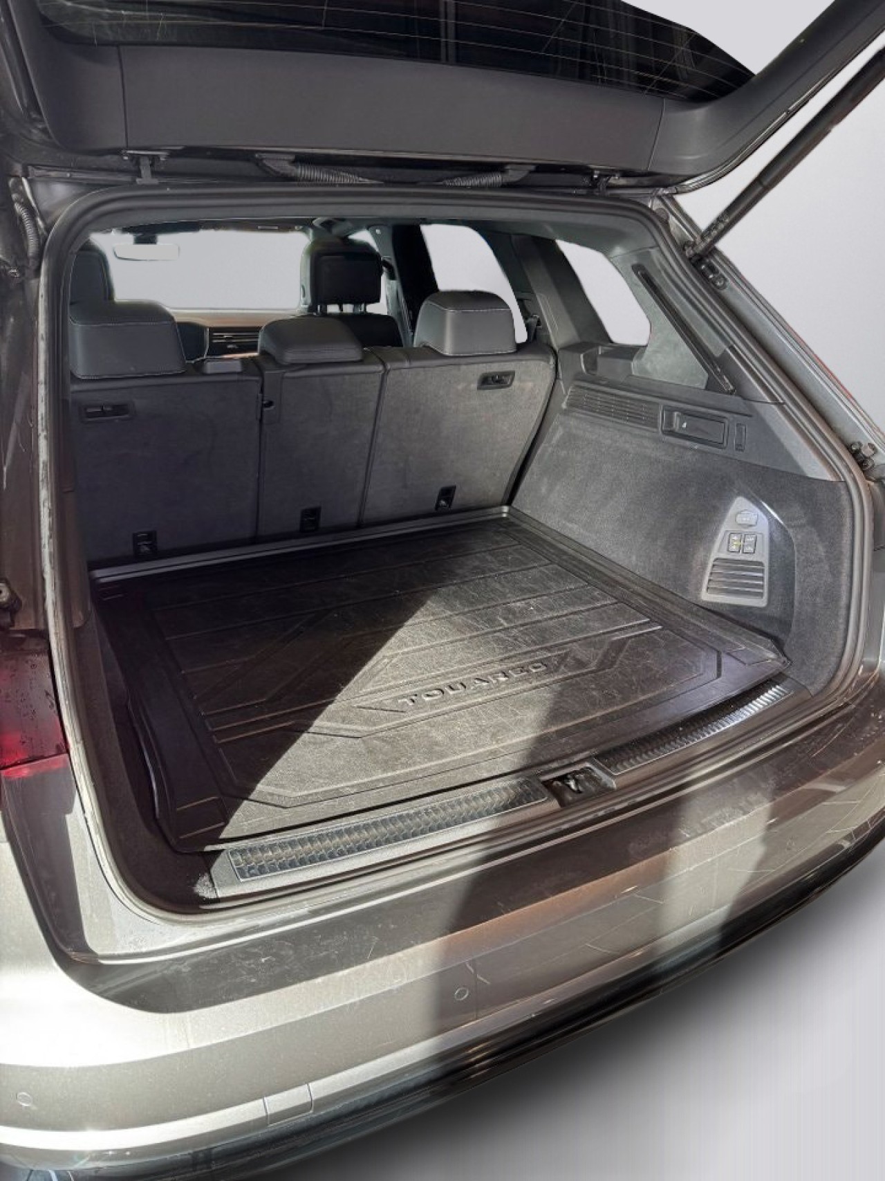 Volkswagen Touareg - foto 16