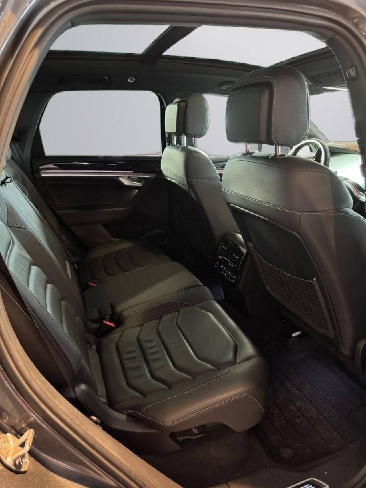 Volkswagen Touareg - foto 8
