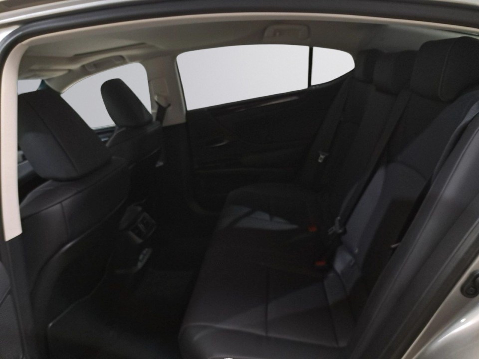 Lexus Seria ES 300h - foto 12