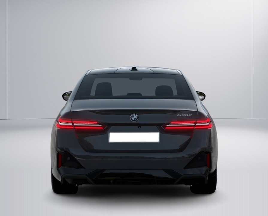 BMW Seria 5 530e M-Sport (3)