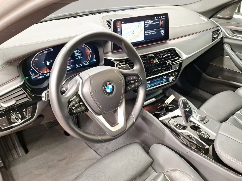 BMW Seria 5 530d xDrive (5)