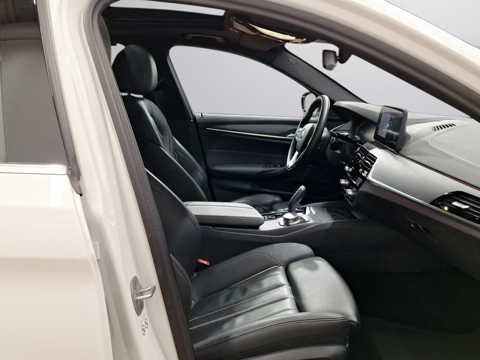 BMW Seria 5 530d xDrive - foto 8