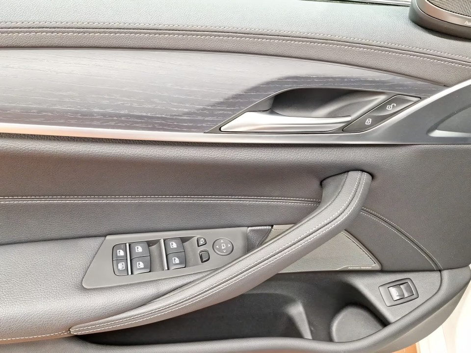 BMW Seria 5 530d xDrive - foto 15