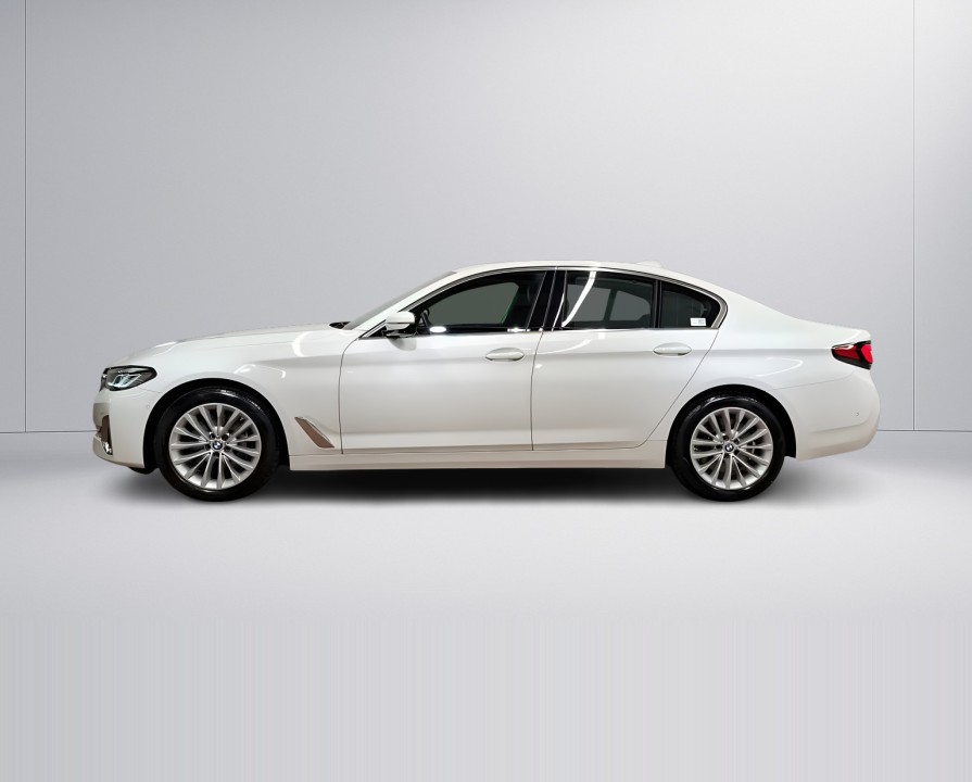BMW Seria 5 530d xDrive (2)