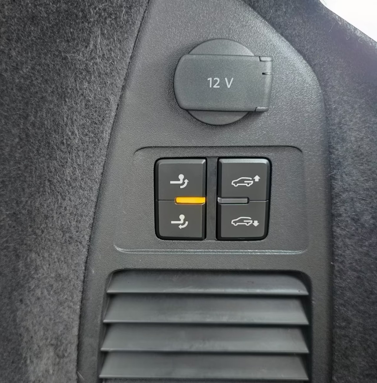 Volkswagen Touareg - foto 22